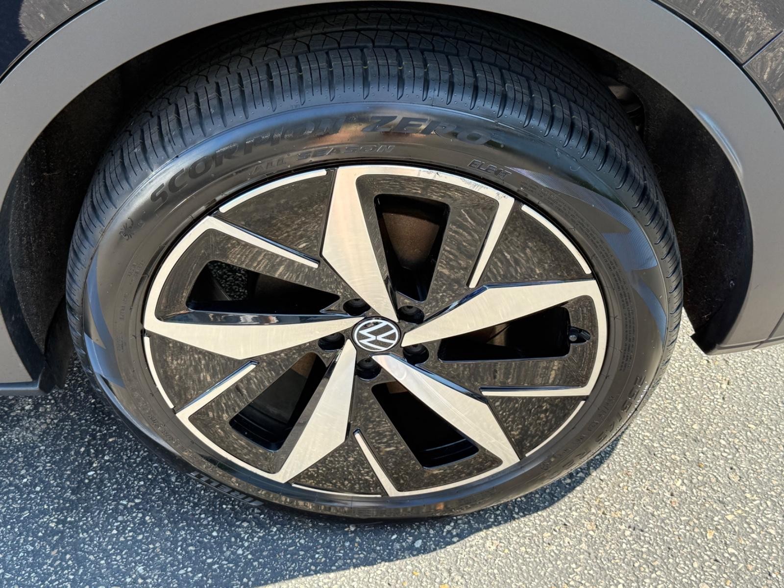 Volkswagen ID.4 Vehicle Image 07