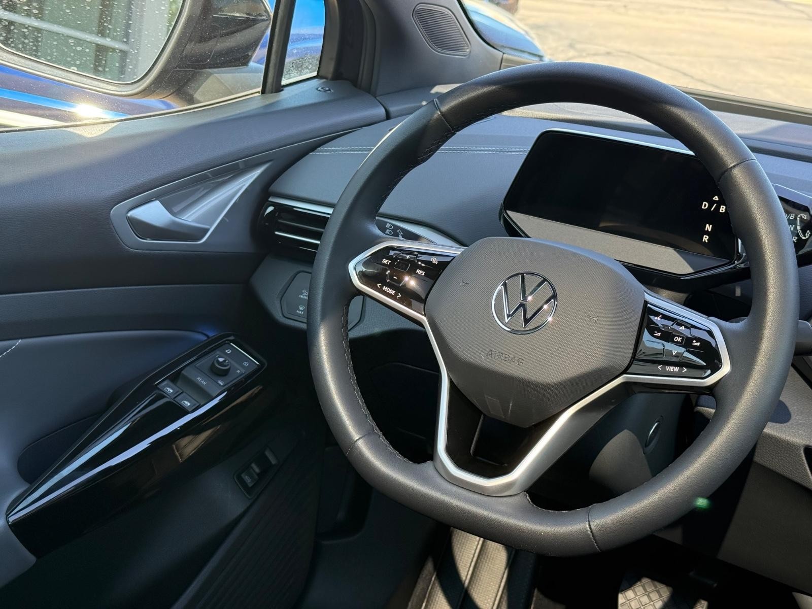 Volkswagen ID.4 Vehicle Image 14