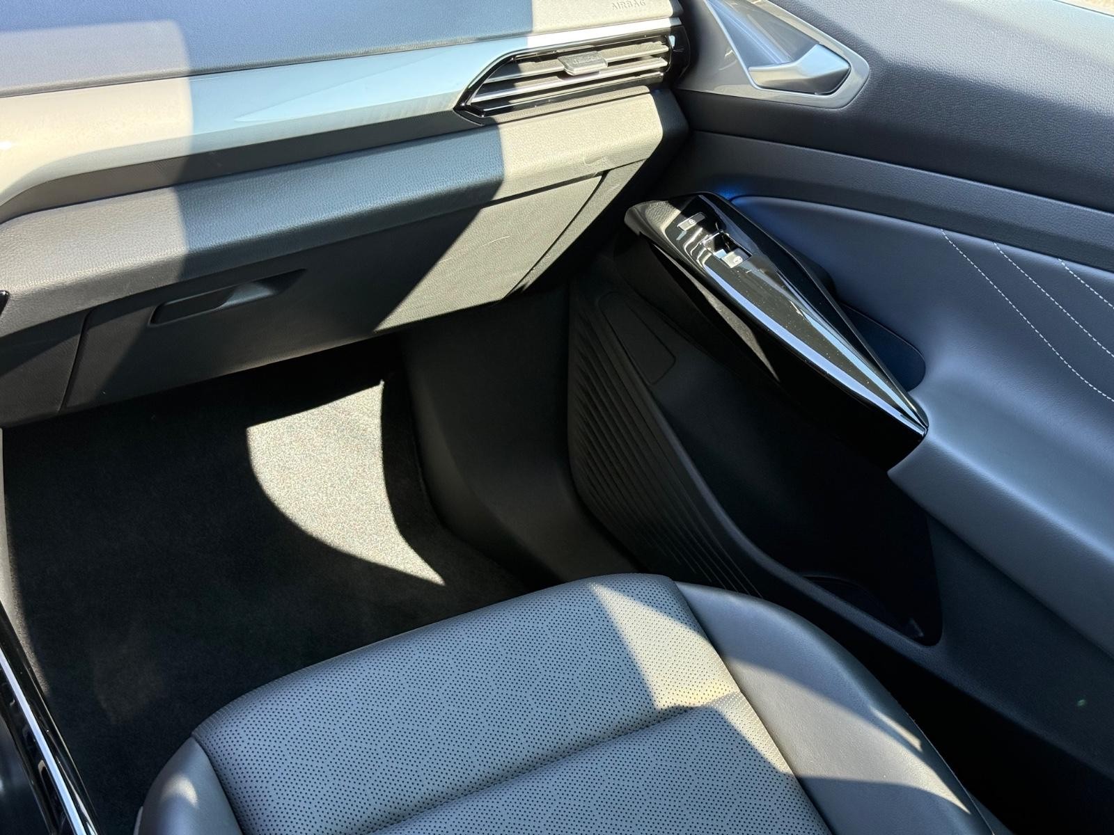 Volkswagen ID.4 Vehicle Image 15