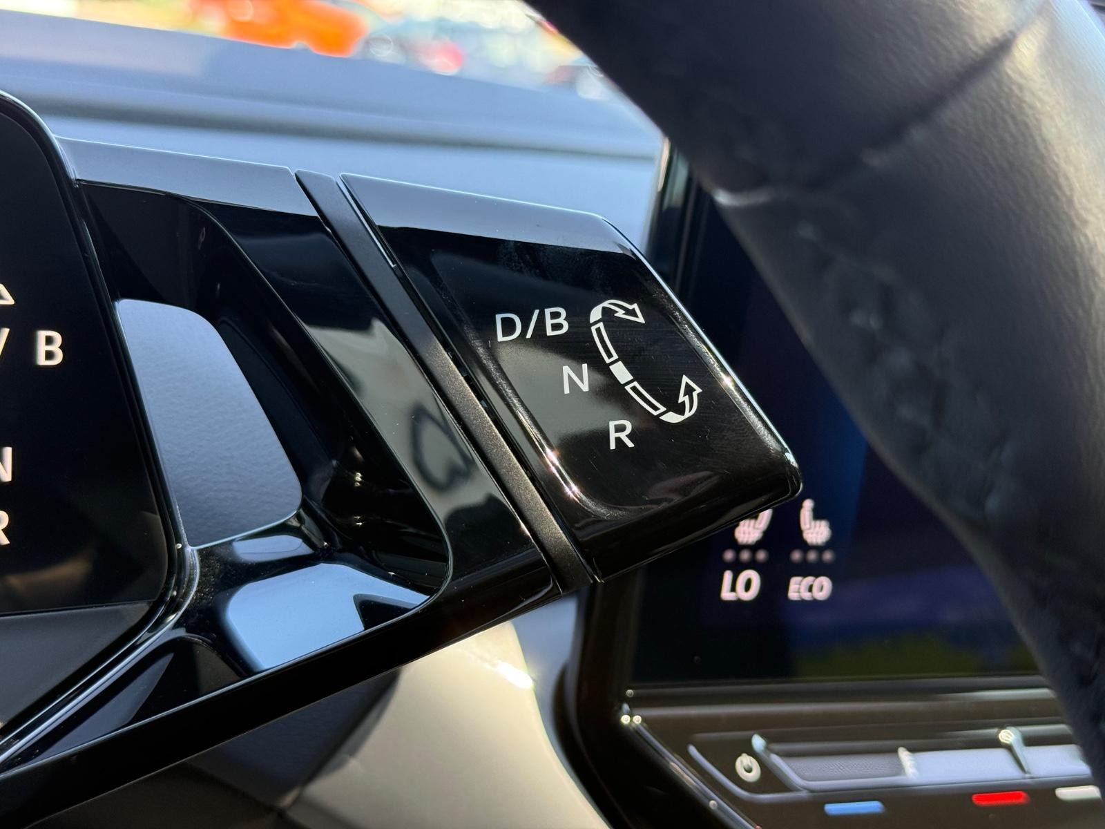 Volkswagen ID.4 Vehicle Image 18