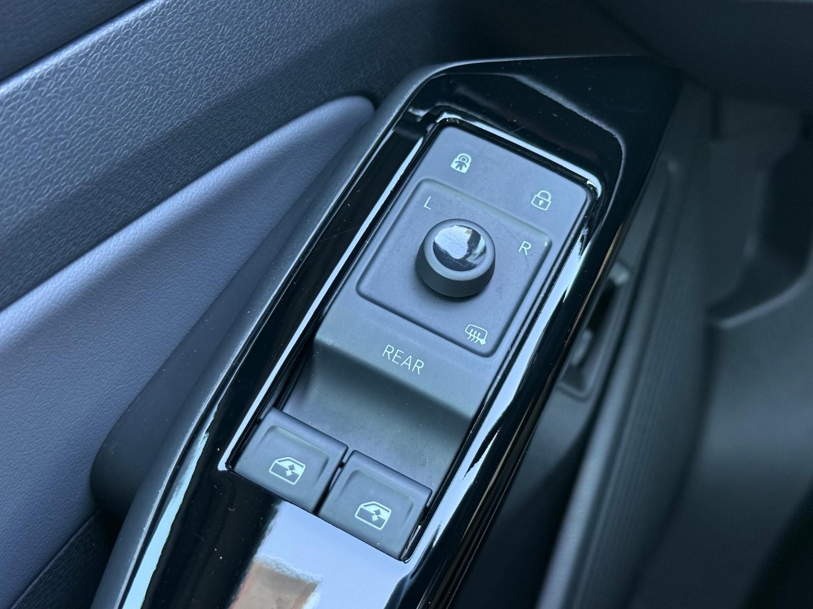 Volkswagen ID.4 Vehicle Image 21