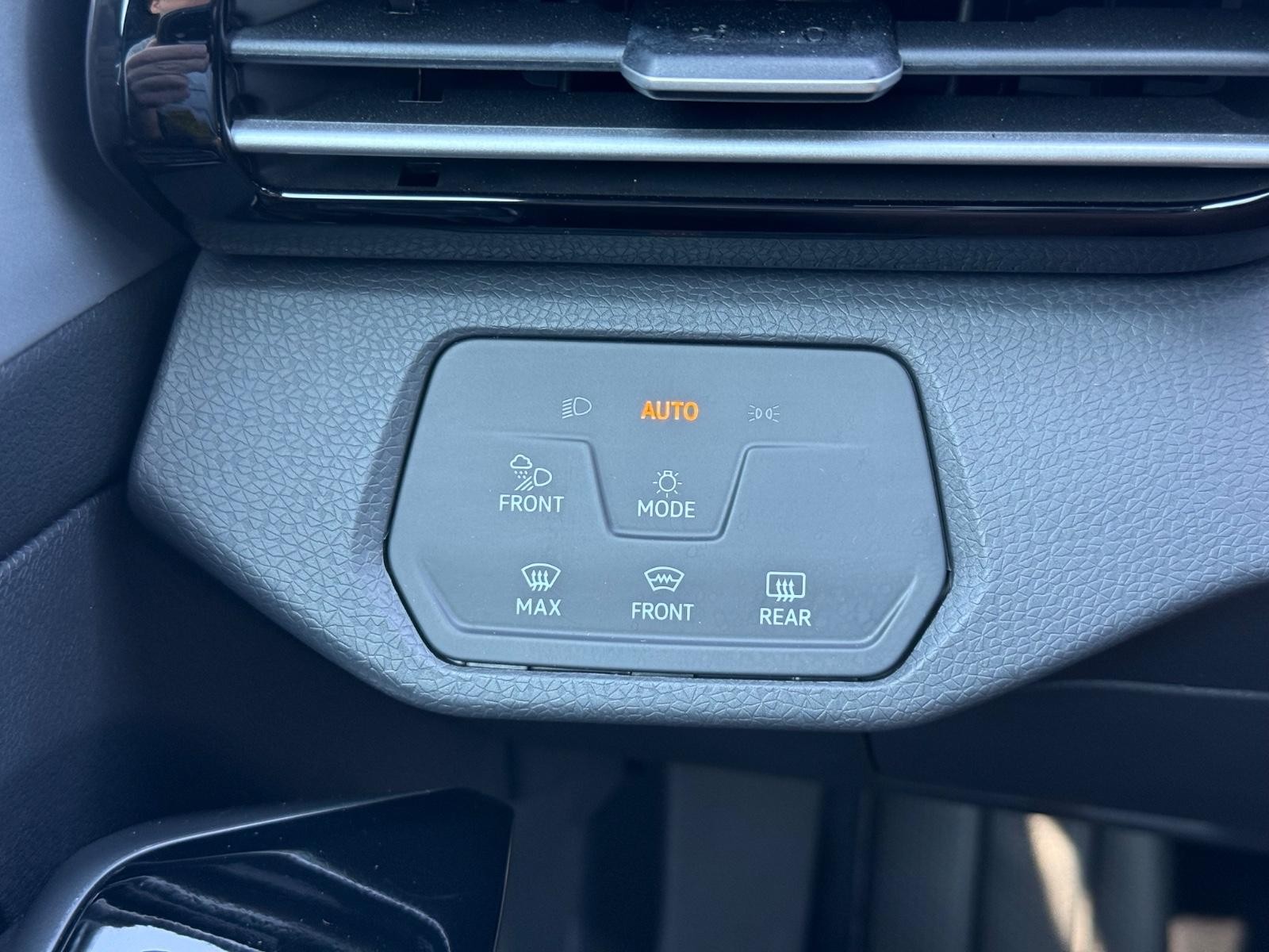 Volkswagen ID.4 Vehicle Image 22