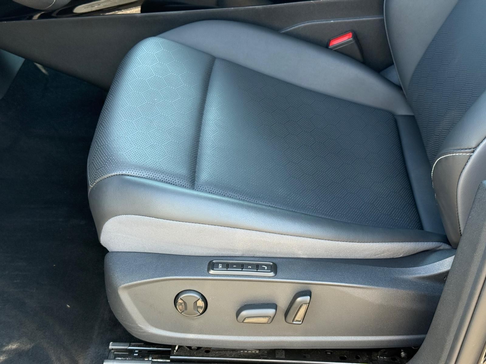 Volkswagen ID.4 Vehicle Image 23