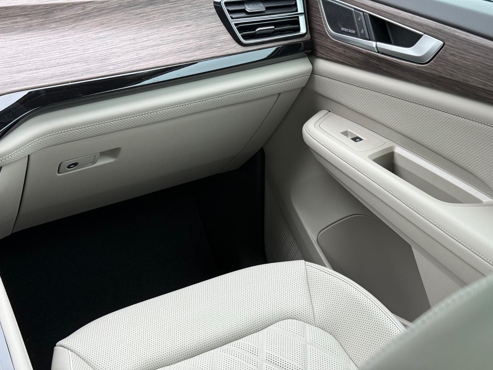 Volkswagen Atlas Vehicle Image 11
