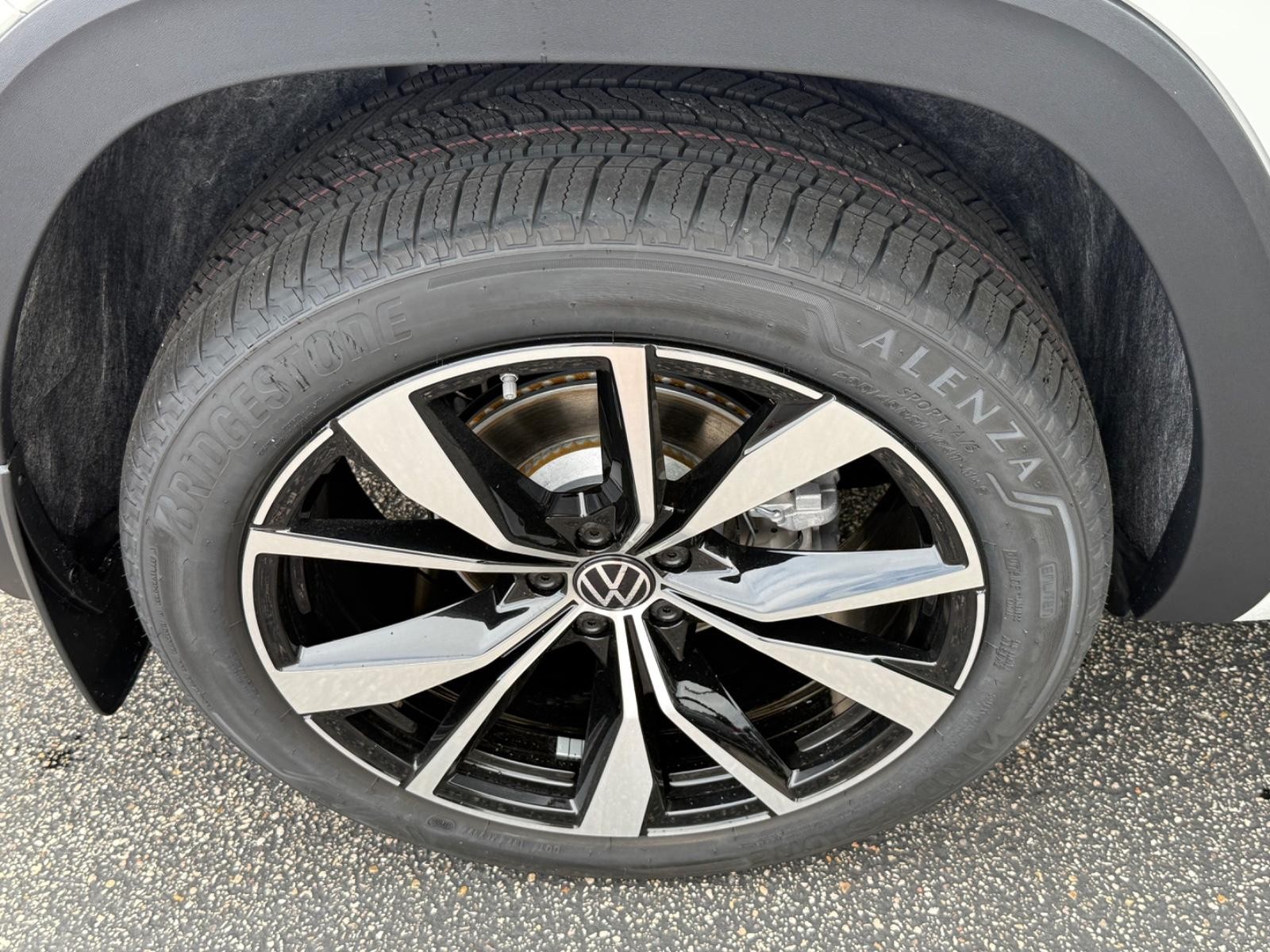 Volkswagen Atlas Cross Sport Vehicle Image 04