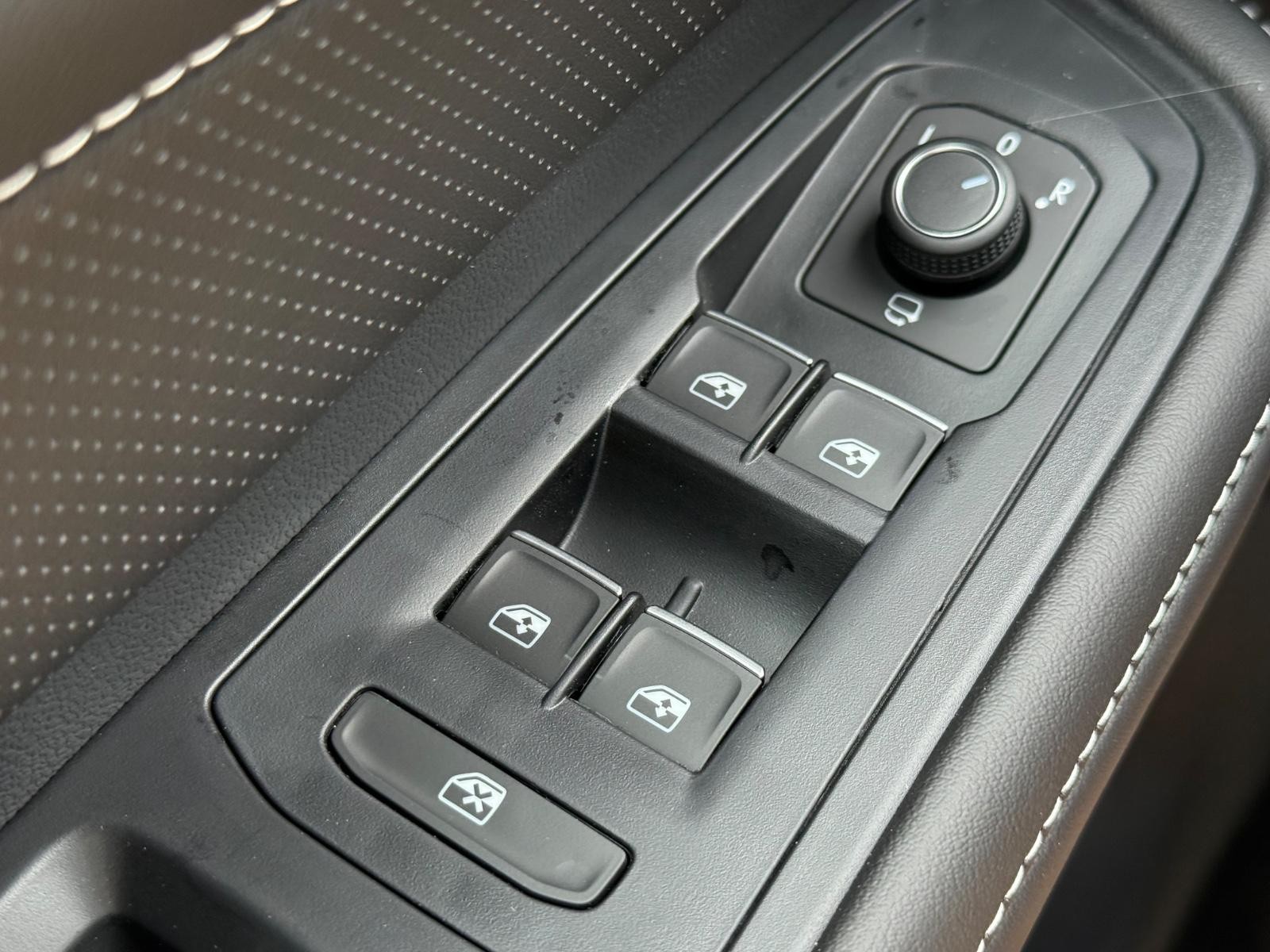 Volkswagen Atlas Cross Sport Vehicle Image 15