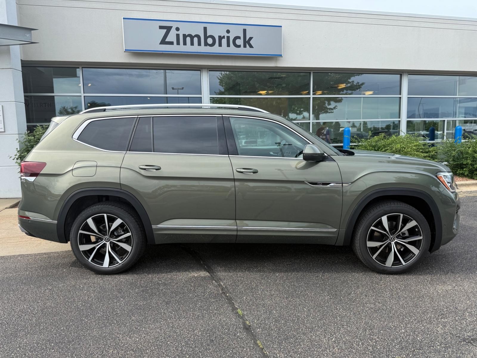 Volkswagen Atlas Vehicle Image 02
