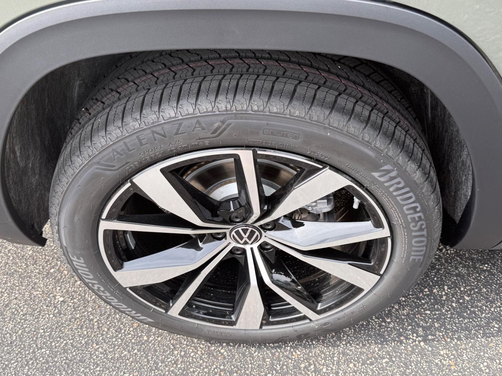 Volkswagen Atlas Vehicle Image 04