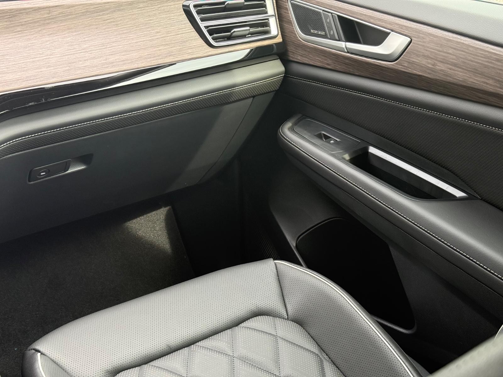 Volkswagen Atlas Vehicle Image 11