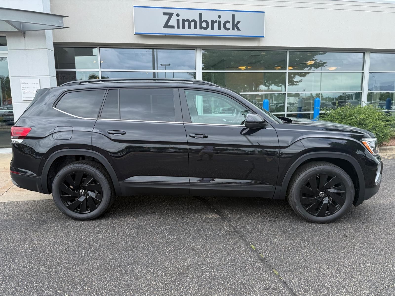 Volkswagen Atlas Vehicle Image 02