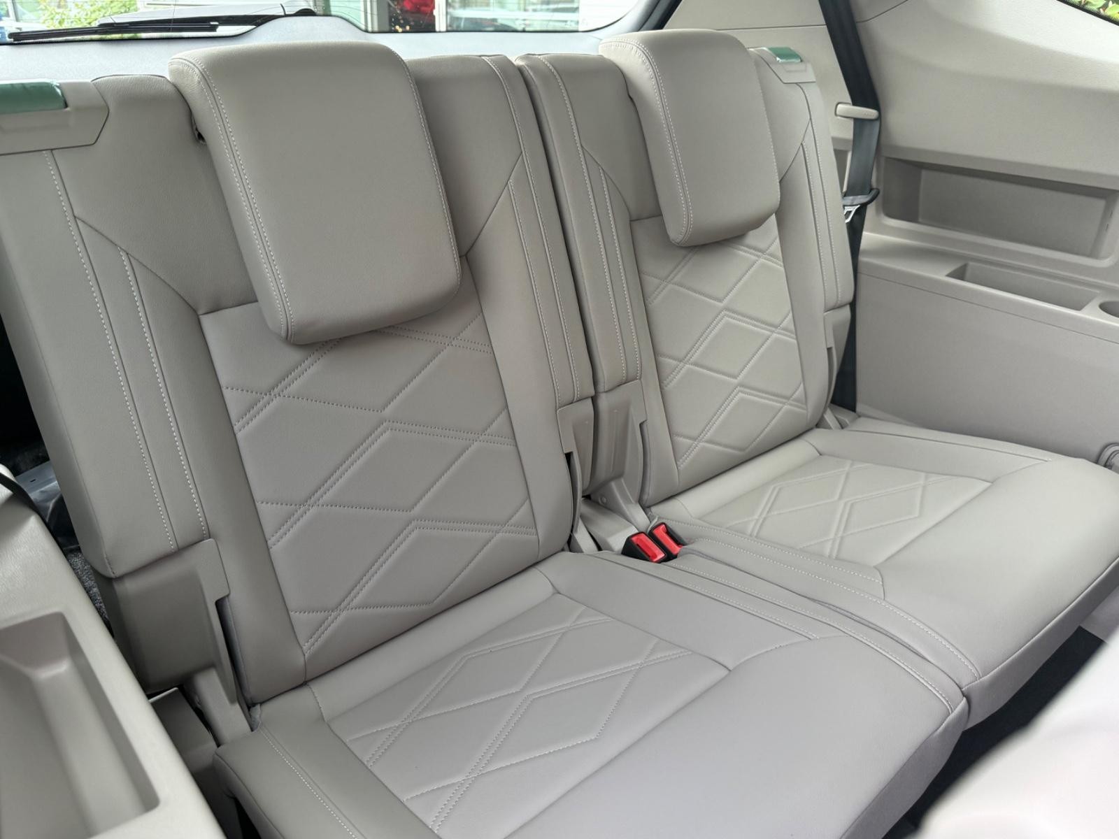 Volkswagen Atlas Vehicle Image 05
