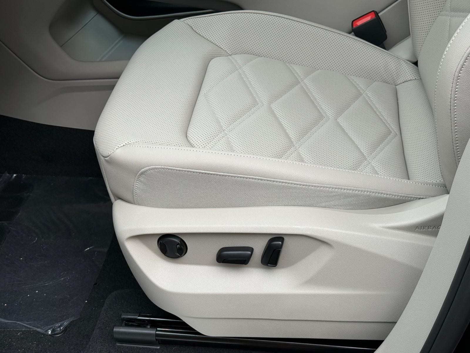 Volkswagen Atlas Vehicle Image 17