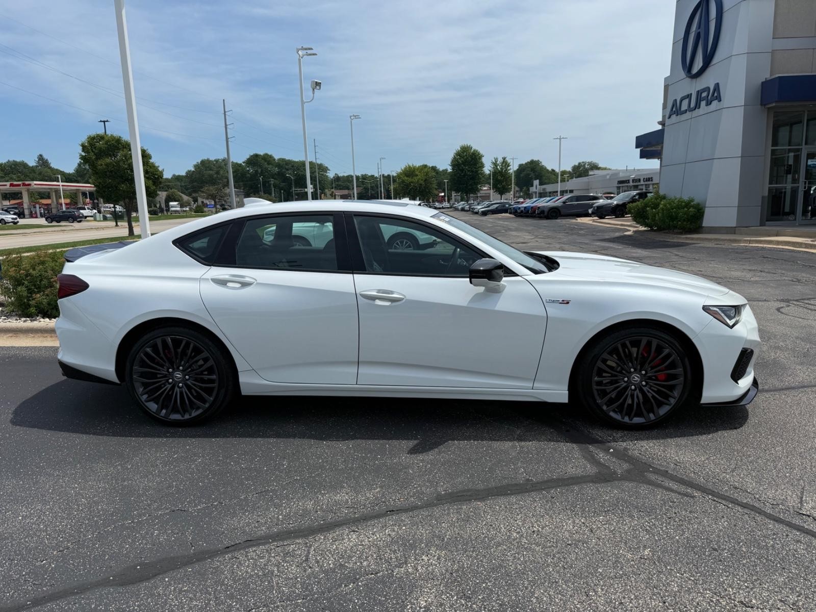 Acura TLX Vehicle Full-screen Gallery Image 02