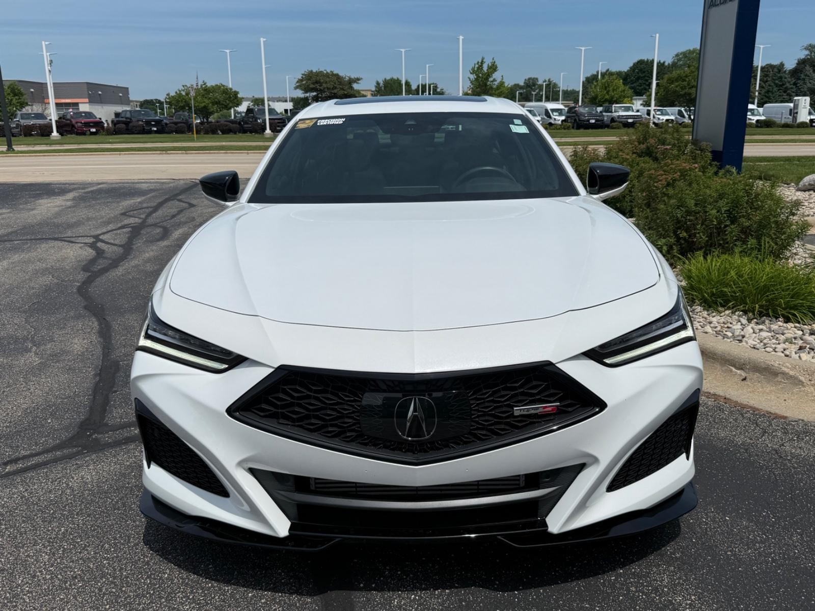 Acura TLX Vehicle Full-screen Gallery Image 09