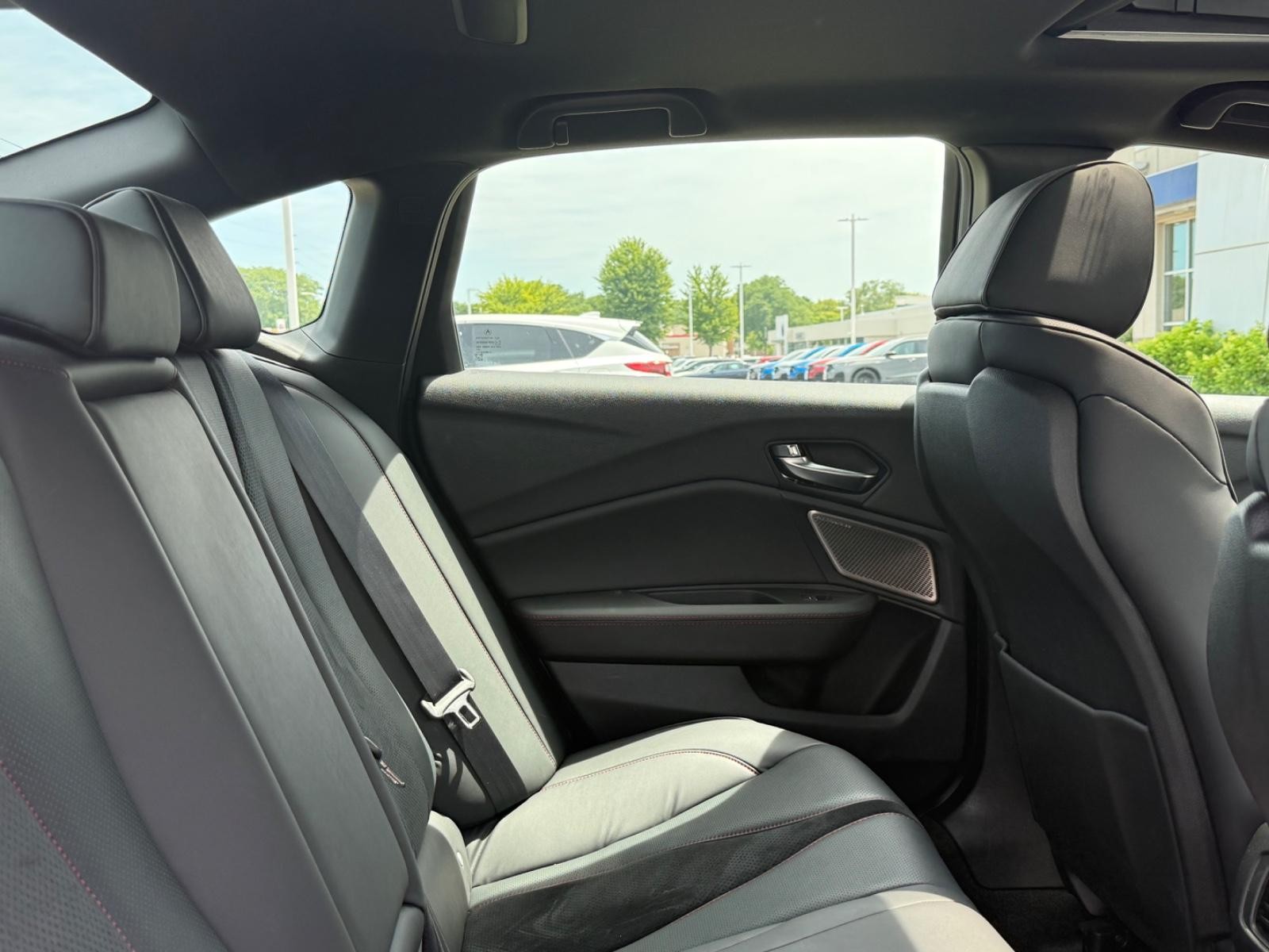 Acura TLX Vehicle Full-screen Gallery Image 10
