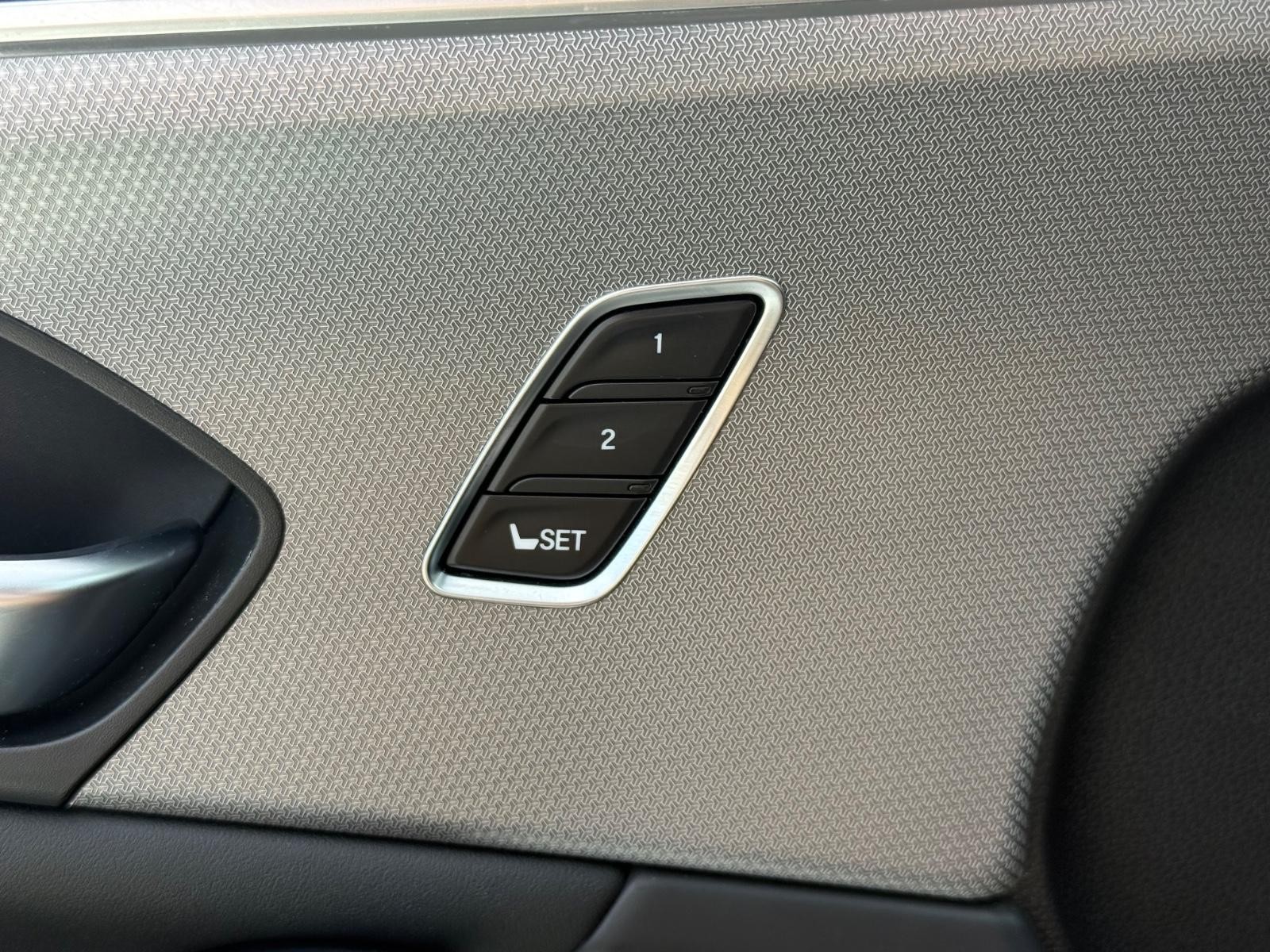 Acura TLX Vehicle Full-screen Gallery Image 15