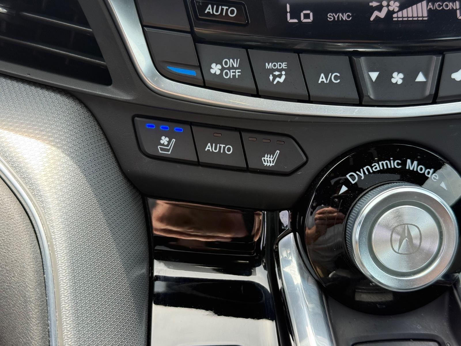 Acura TLX Vehicle Full-screen Gallery Image 20