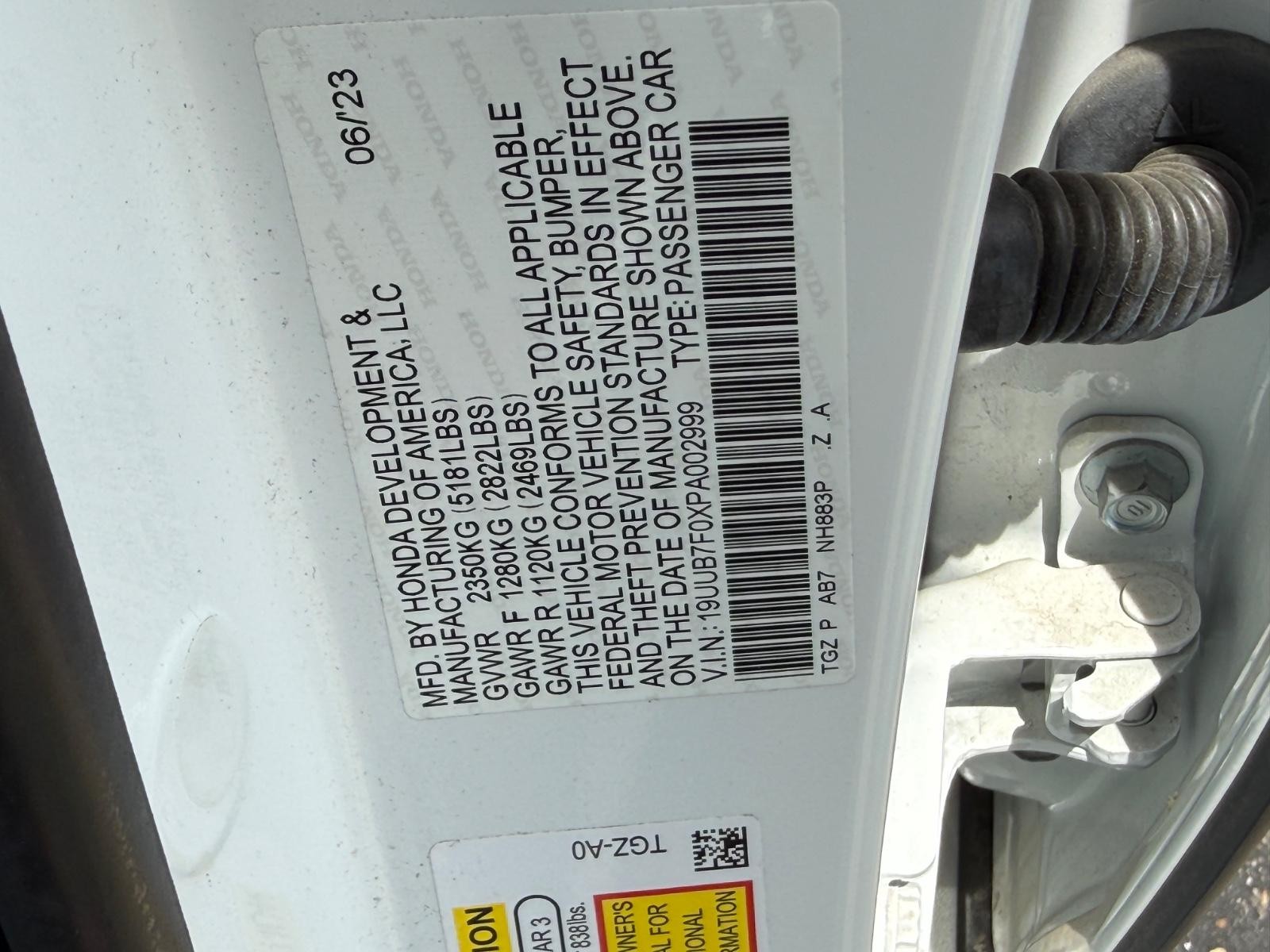 Acura TLX Vehicle Full-screen Gallery Image 23