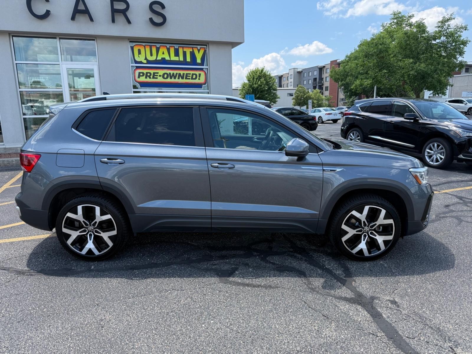 Volkswagen Taos Vehicle Image 02