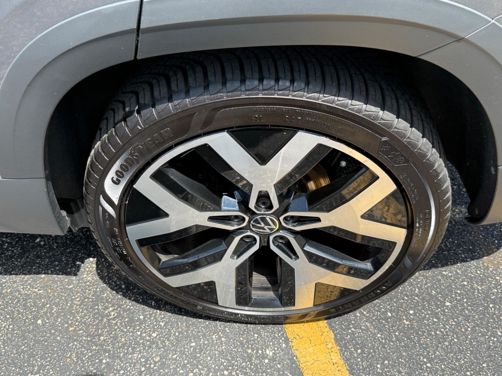 Volkswagen Taos Vehicle Image 08