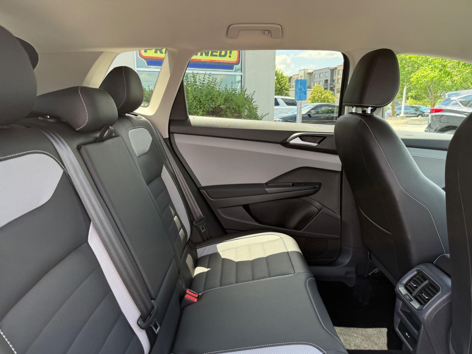 Volkswagen Taos Vehicle Image 11