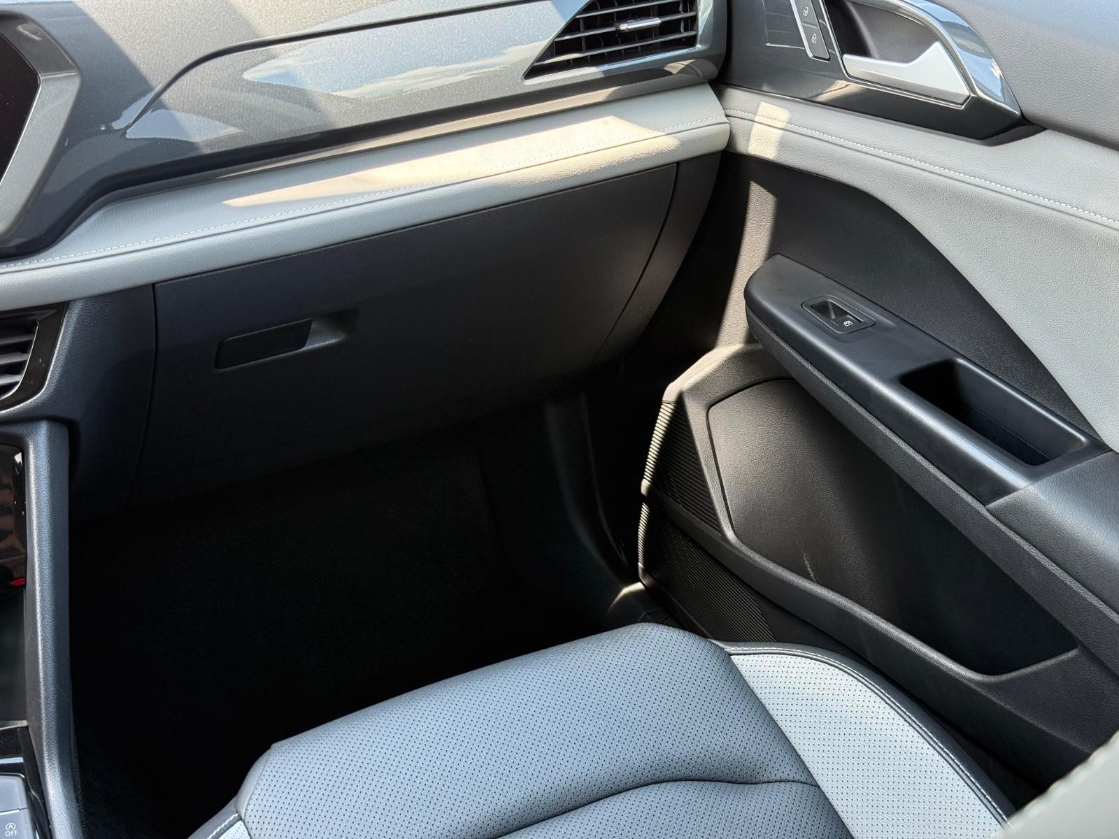 Volkswagen Taos Vehicle Image 16