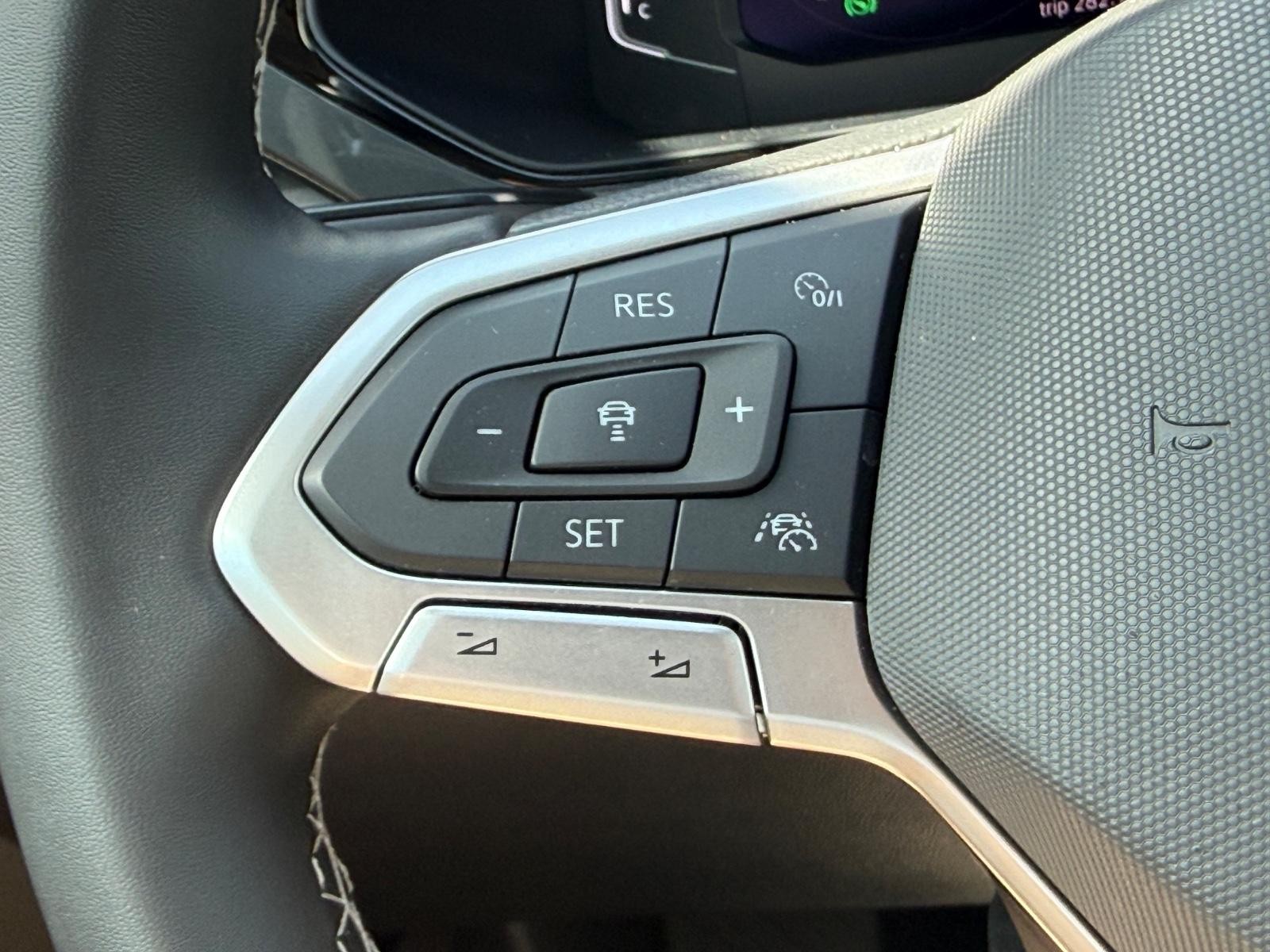 Volkswagen Taos Vehicle Image 17