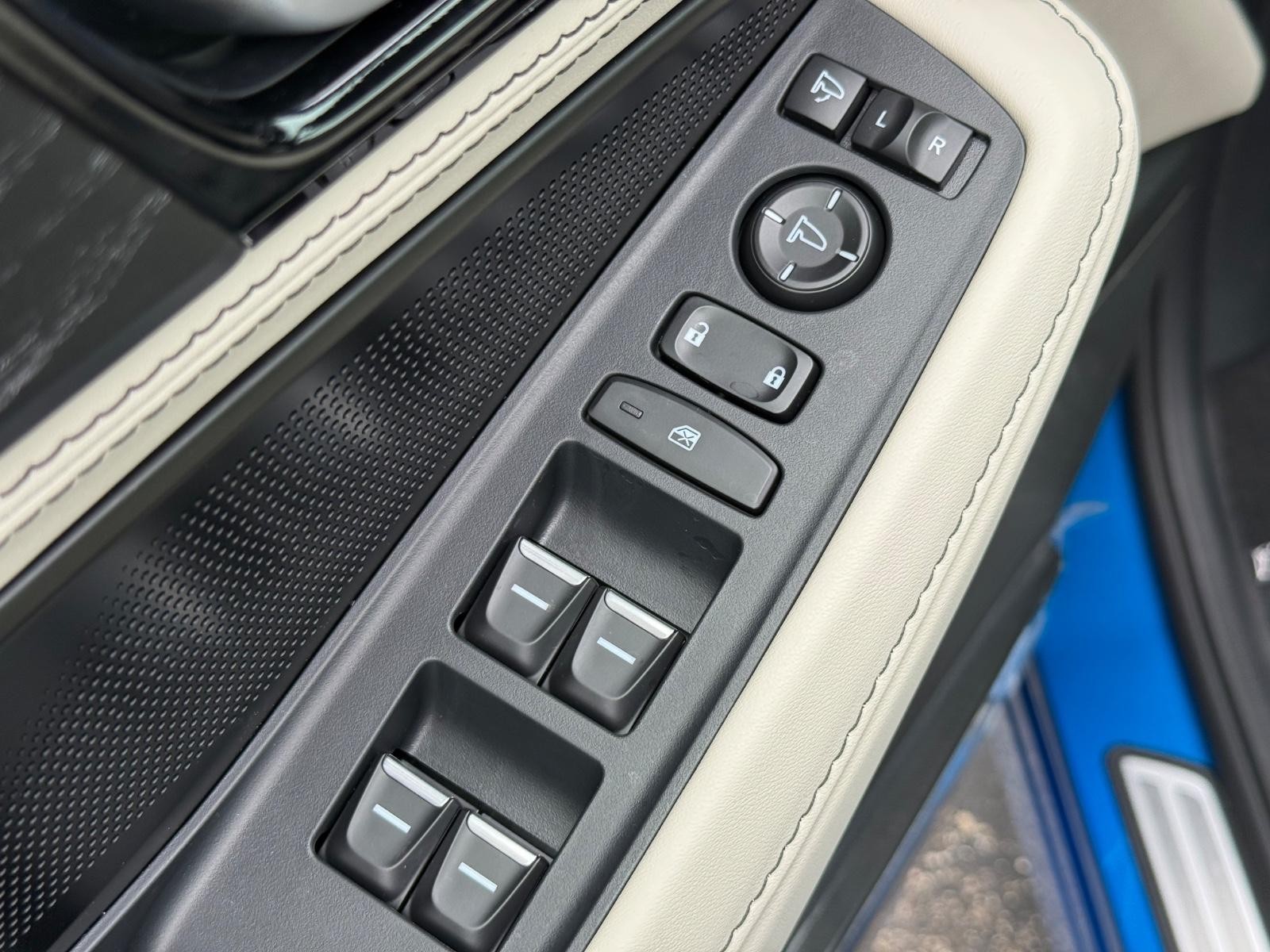 Acura MDX Vehicle Image 15