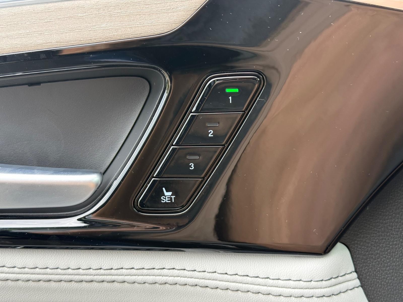 Acura MDX Vehicle Image 10