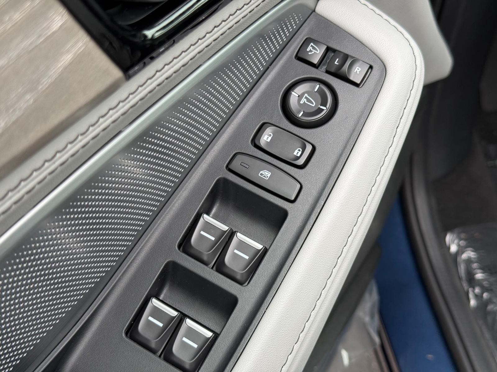 Acura MDX Vehicle Image 15