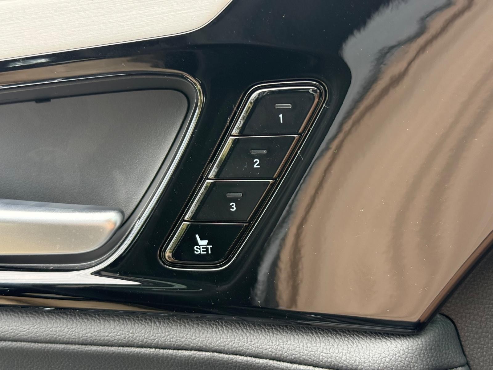 Acura MDX Vehicle Image 10