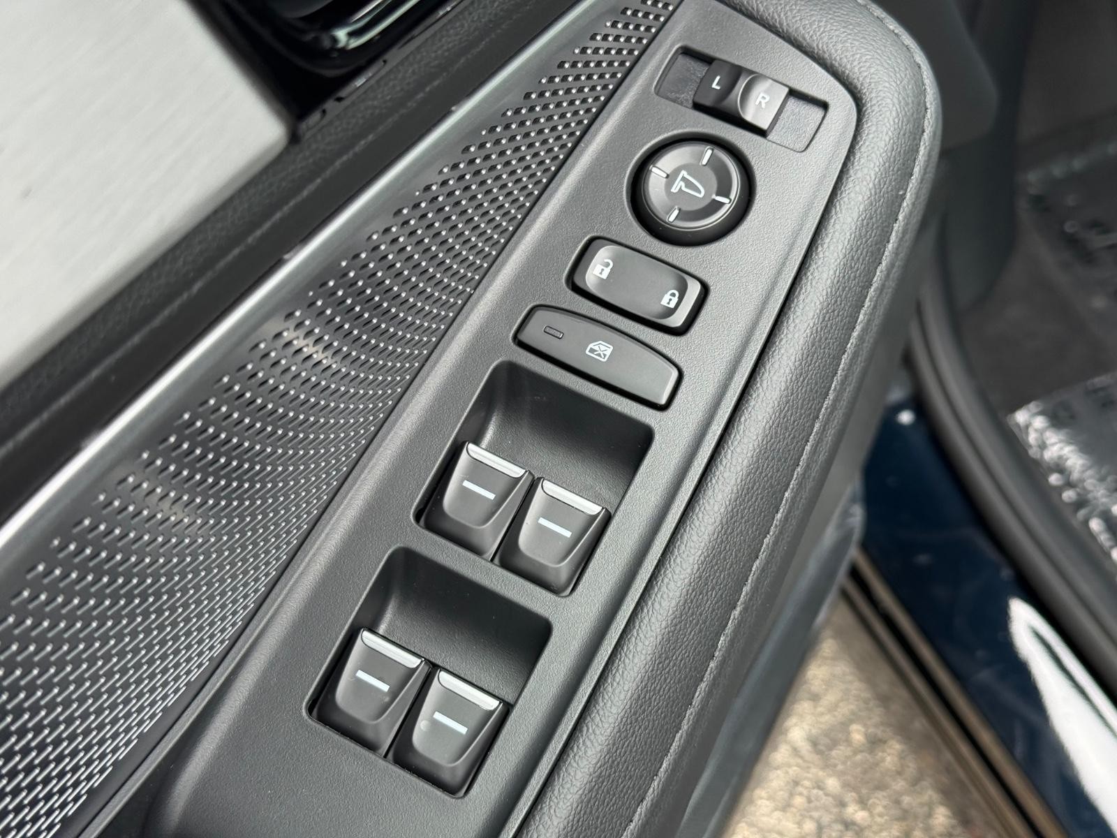 Acura MDX Vehicle Image 15