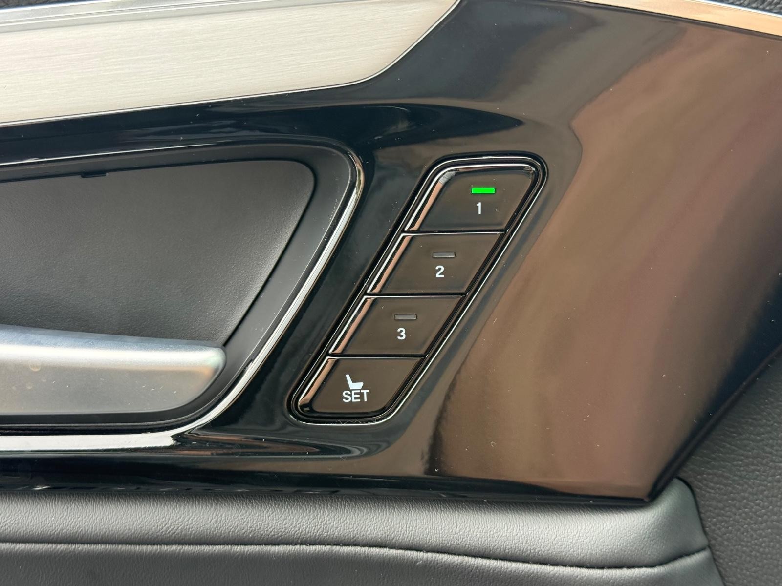 Acura MDX Vehicle Image 10