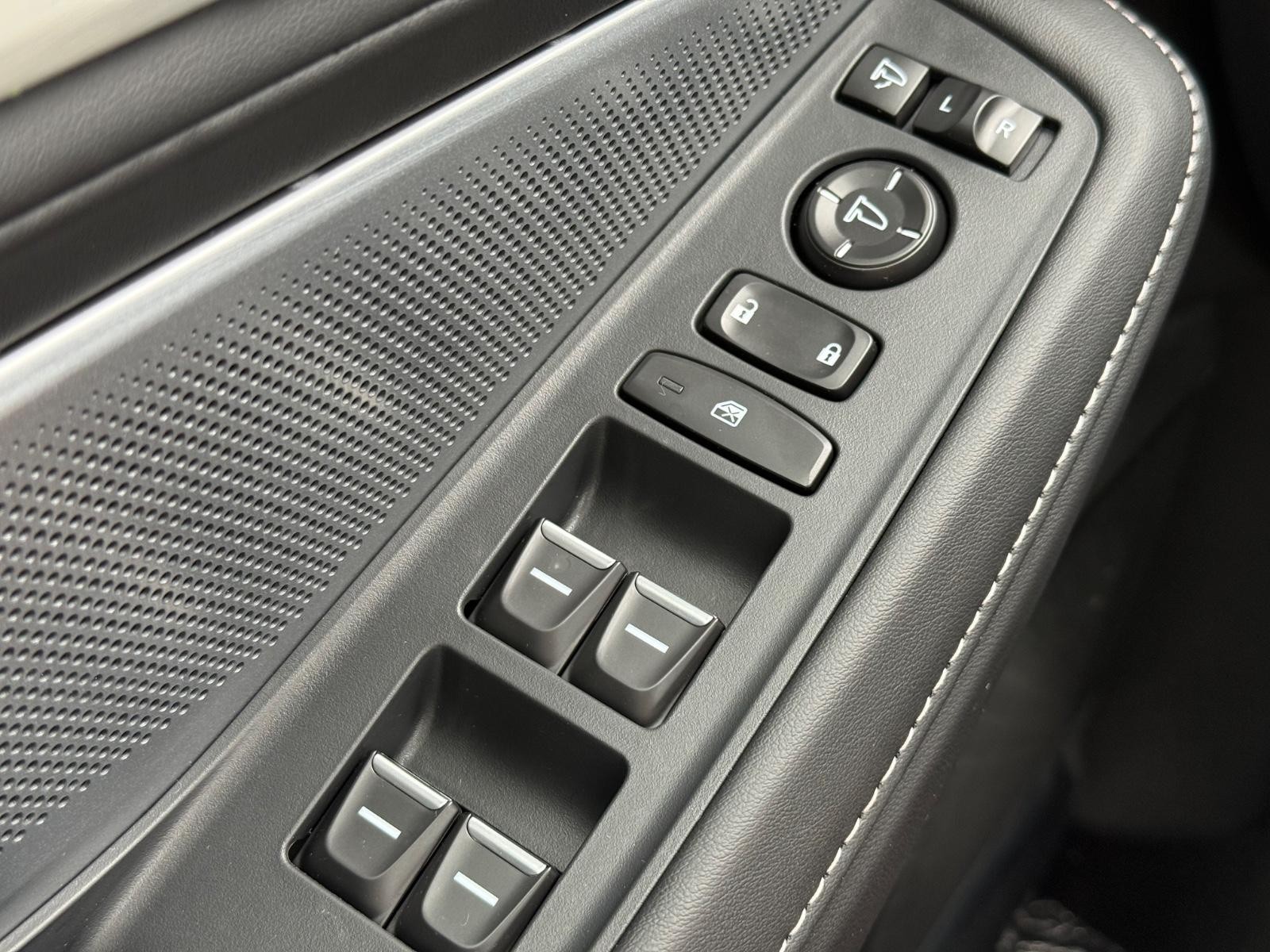 Acura MDX Vehicle Image 15