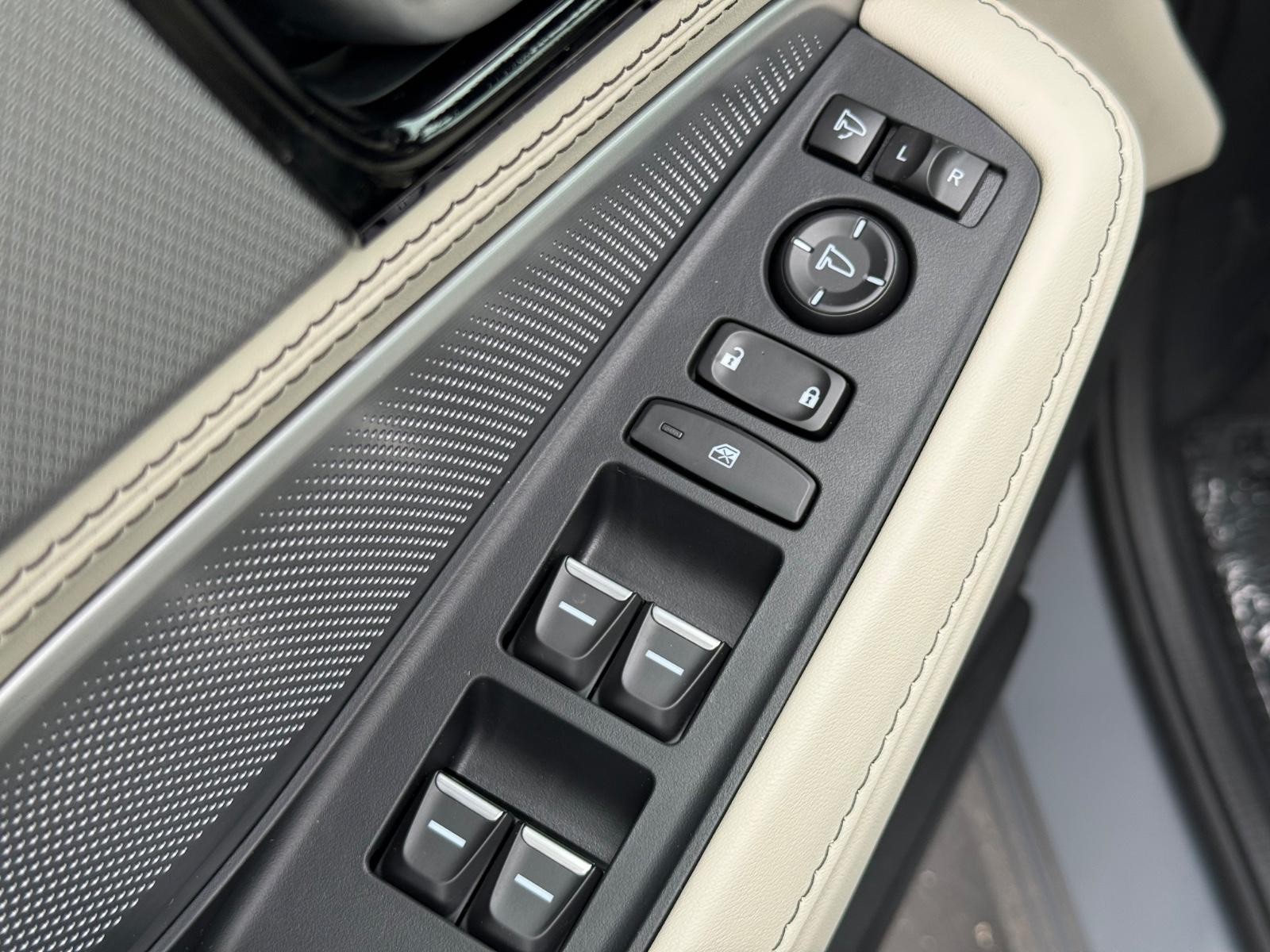 Acura MDX Vehicle Image 15
