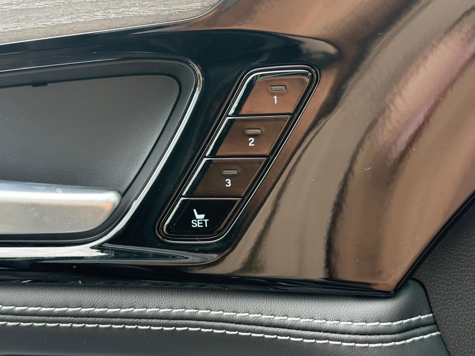 Acura MDX Vehicle Image 10