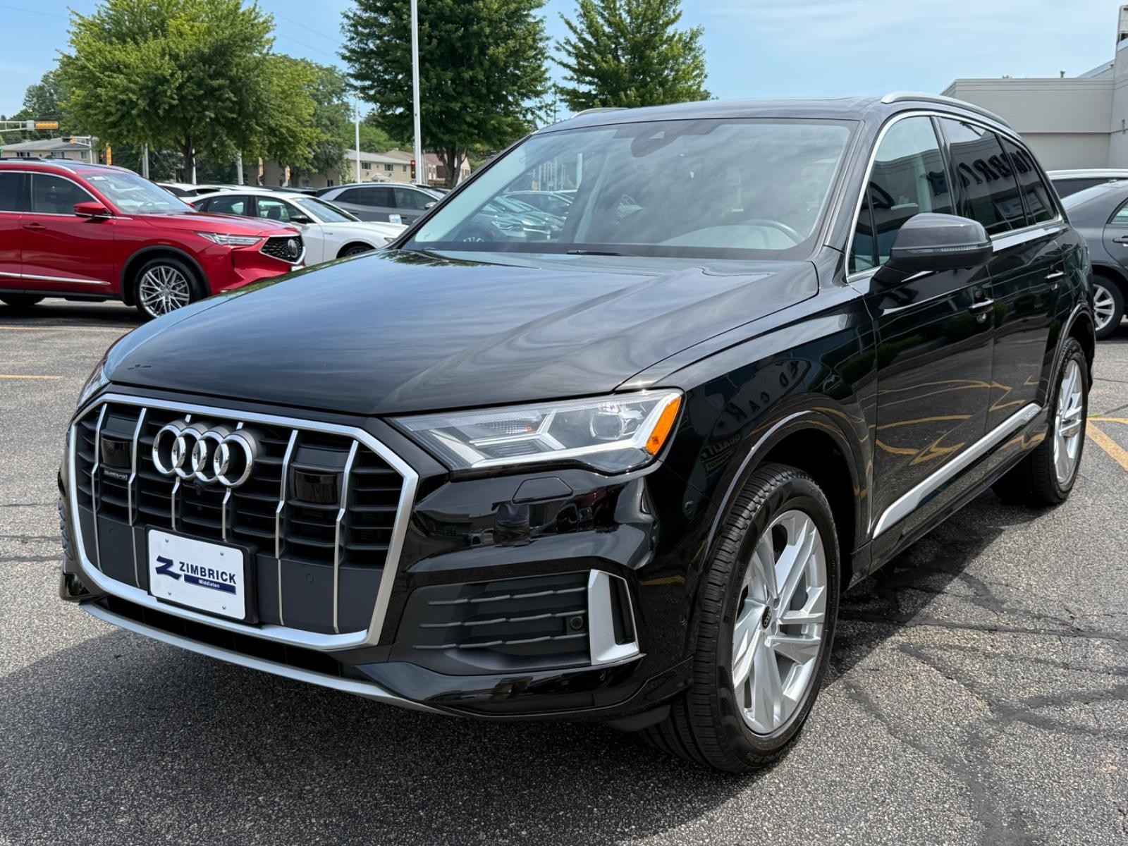 Audi Q7 Vehicle Full-screen Gallery Image 08