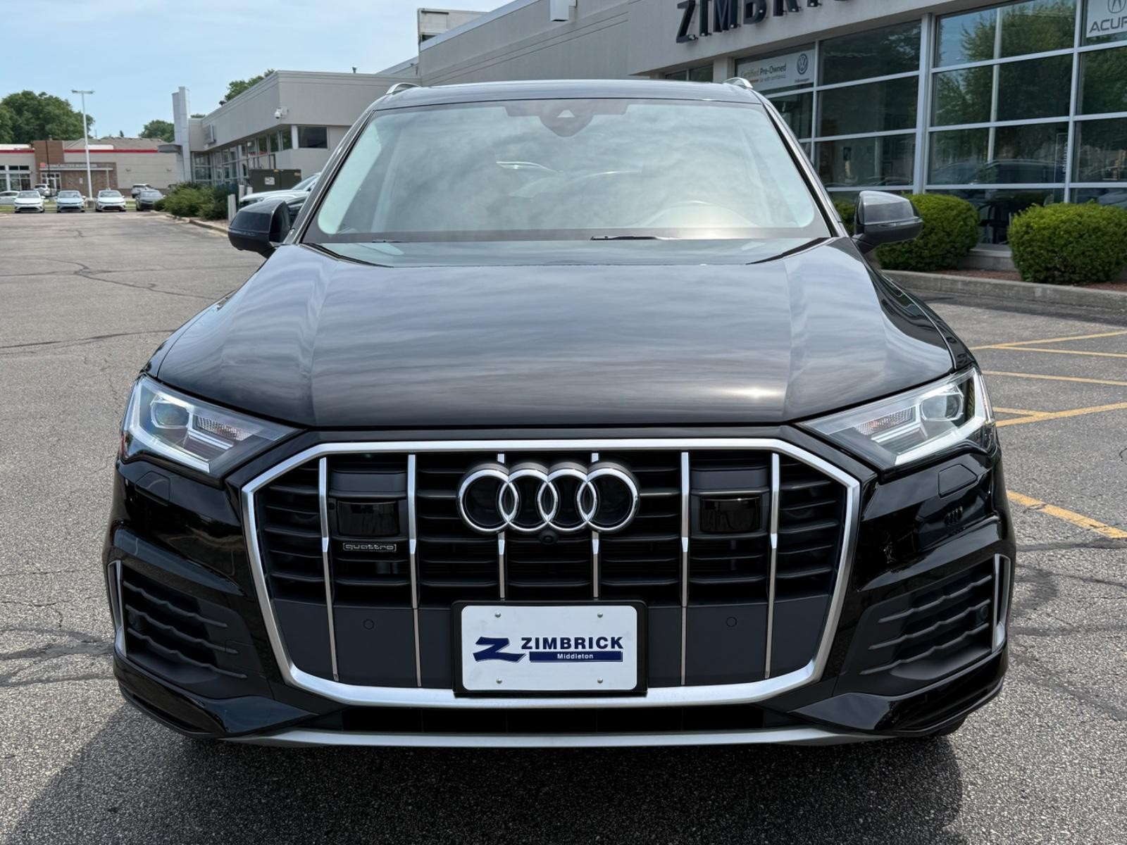 Audi Q7 Vehicle Full-screen Gallery Image 09