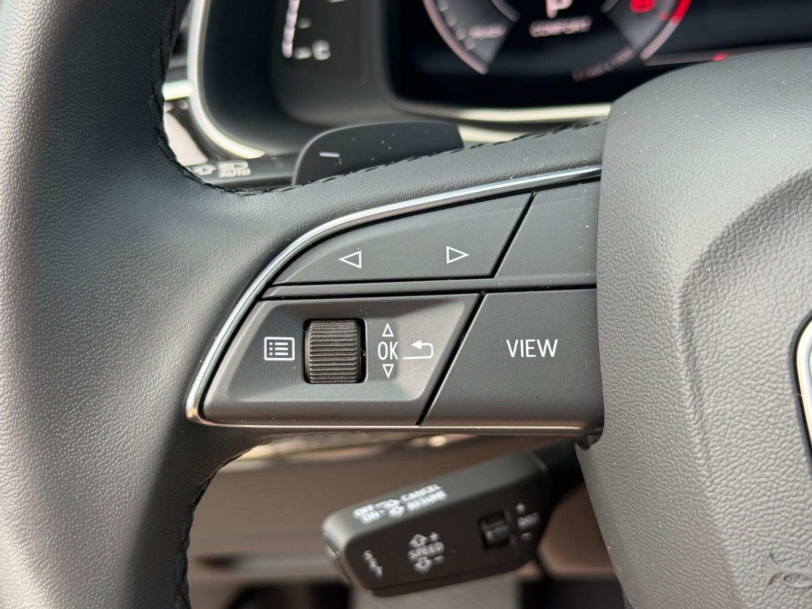 Audi Q7 Vehicle Full-screen Gallery Image 18