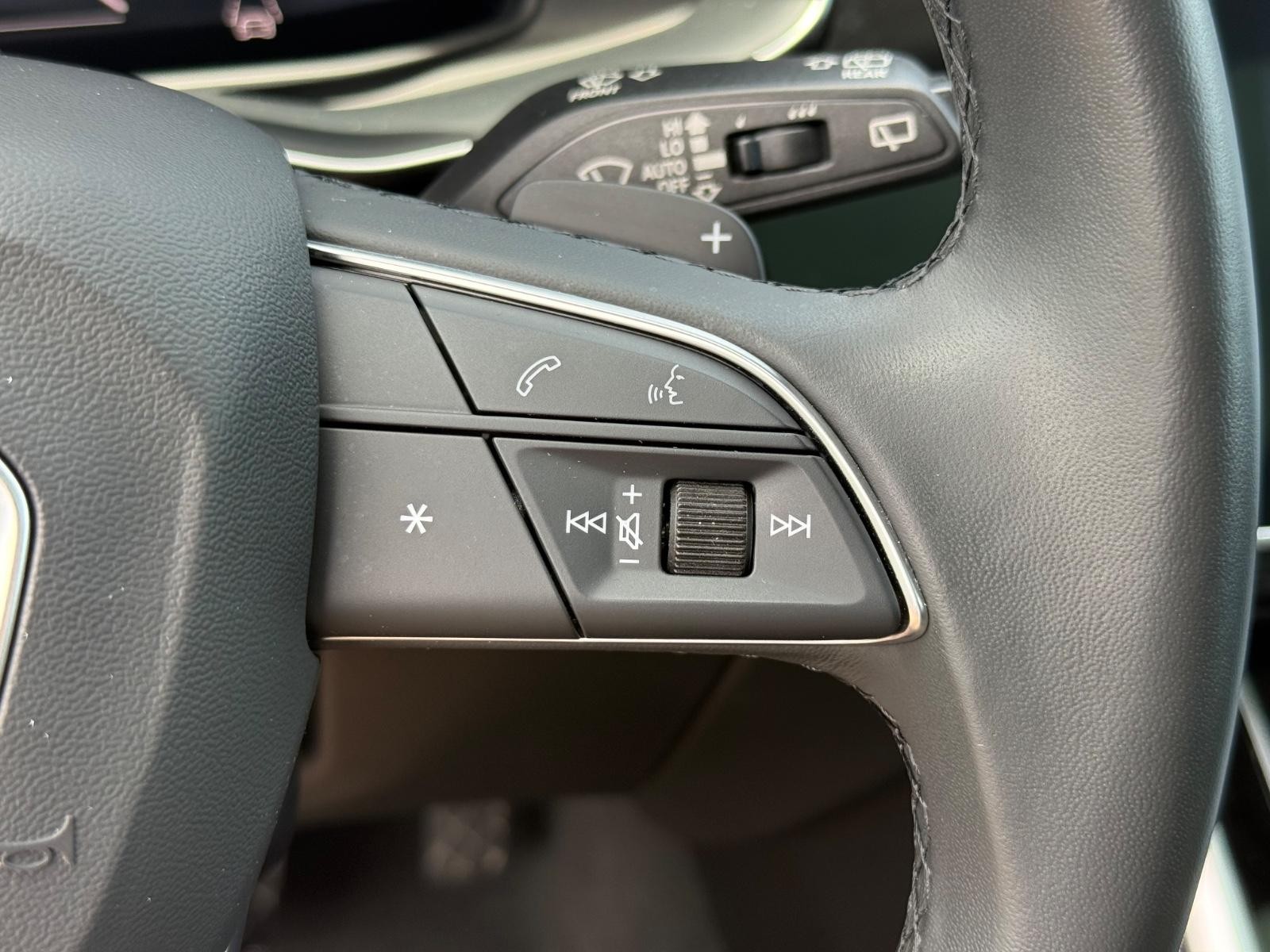 Audi Q7 Vehicle Full-screen Gallery Image 19