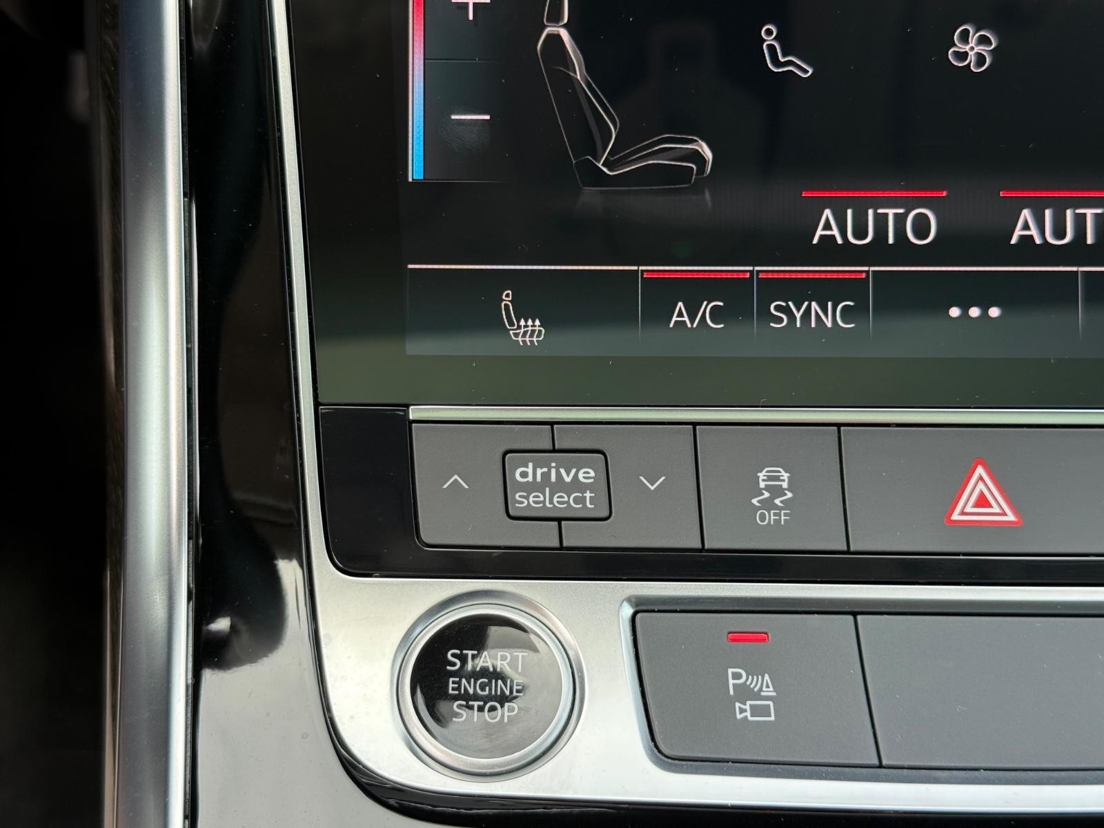 Audi Q7 Vehicle Full-screen Gallery Image 21