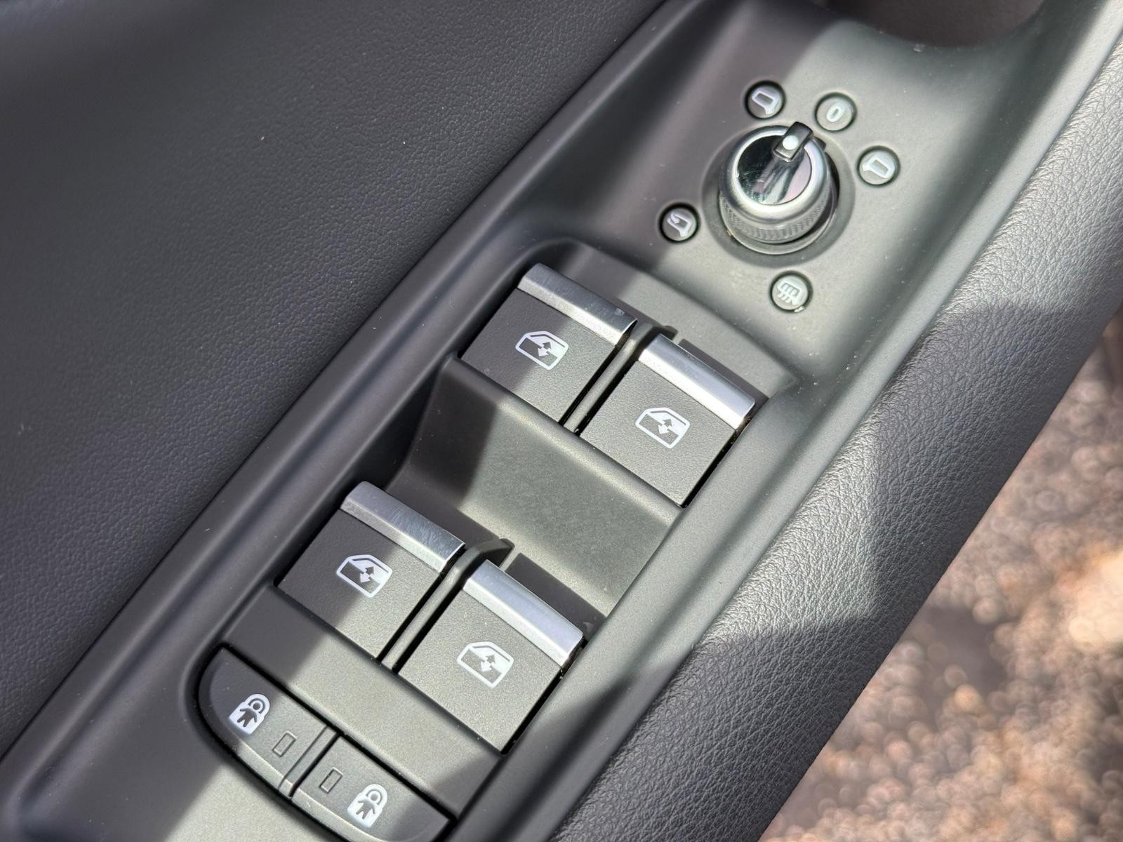 Audi Q7 Vehicle Full-screen Gallery Image 22