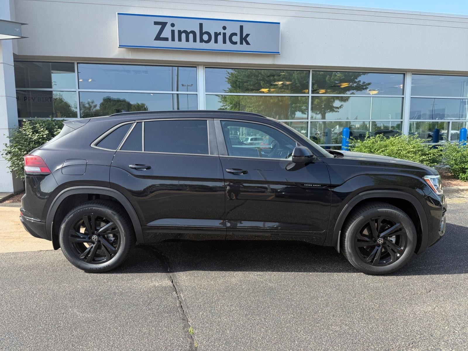 Volkswagen Atlas Cross Sport Vehicle Image 02
