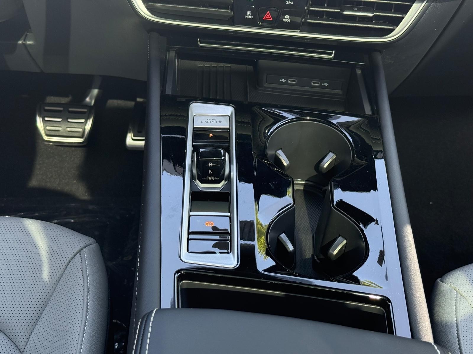 Volkswagen Atlas Cross Sport Vehicle Image 08