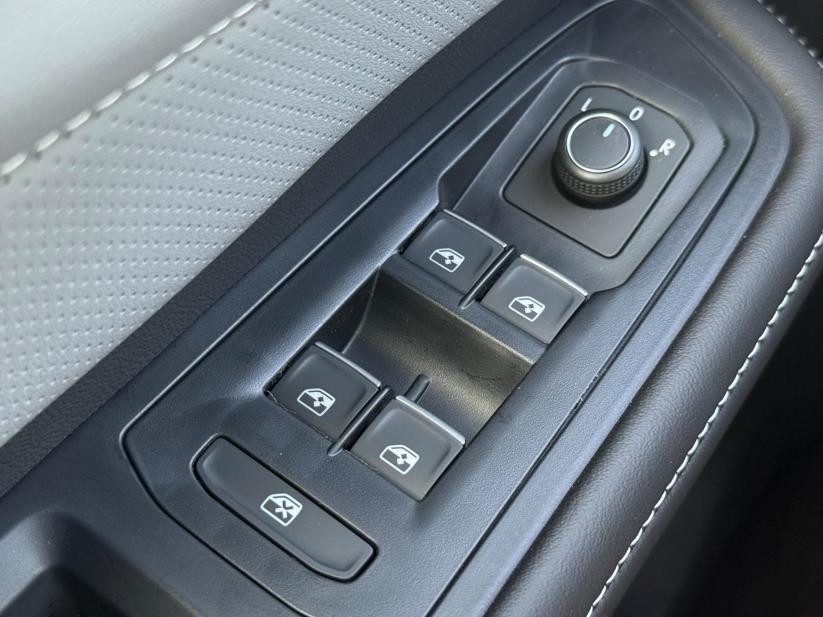 Volkswagen Atlas Cross Sport Vehicle Image 15