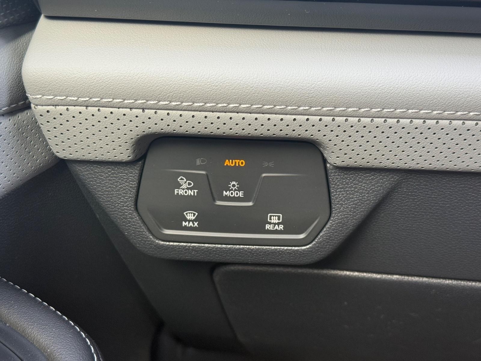 Volkswagen Atlas Cross Sport Vehicle Image 16