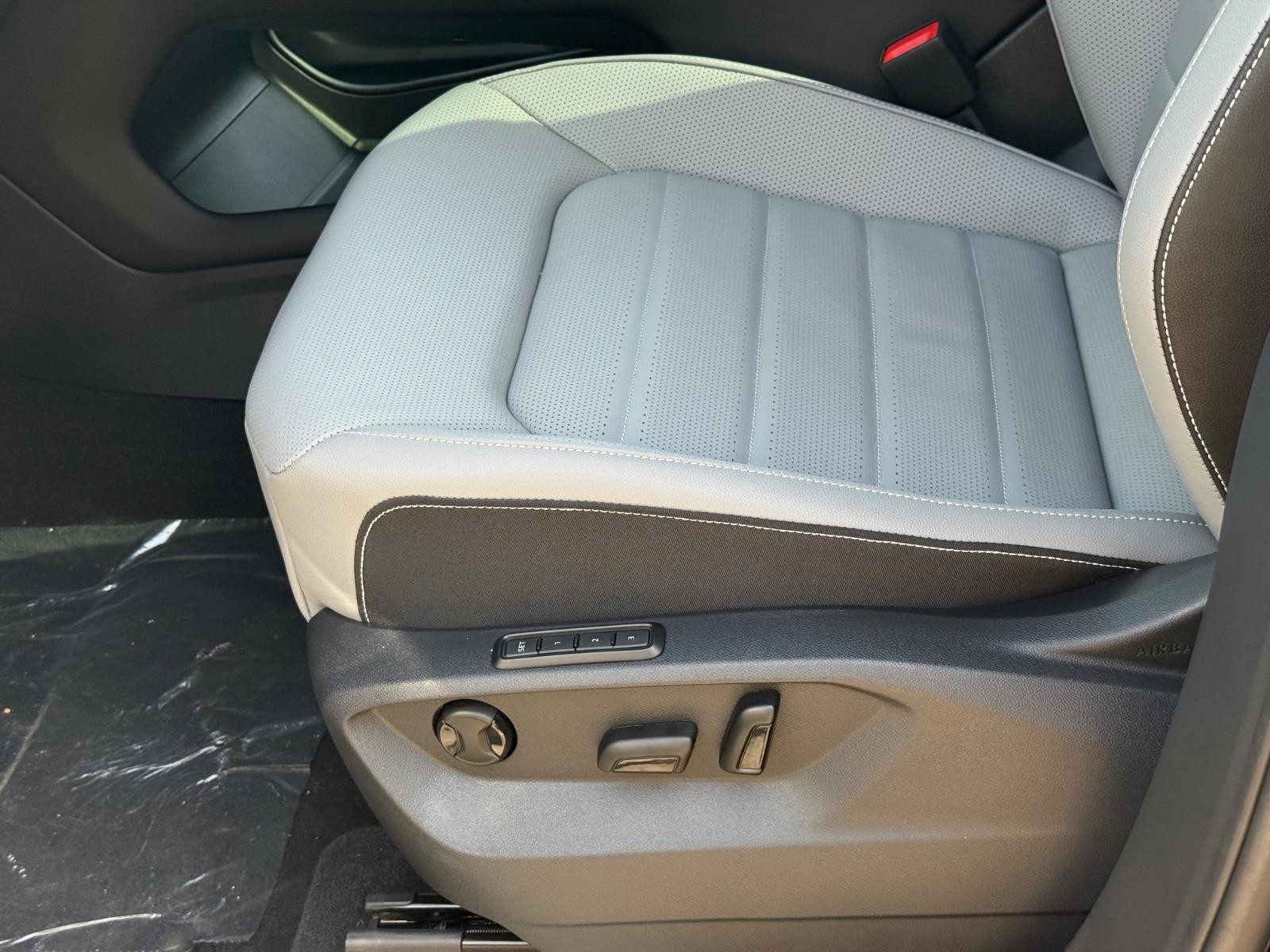 Volkswagen Atlas Cross Sport Vehicle Image 17