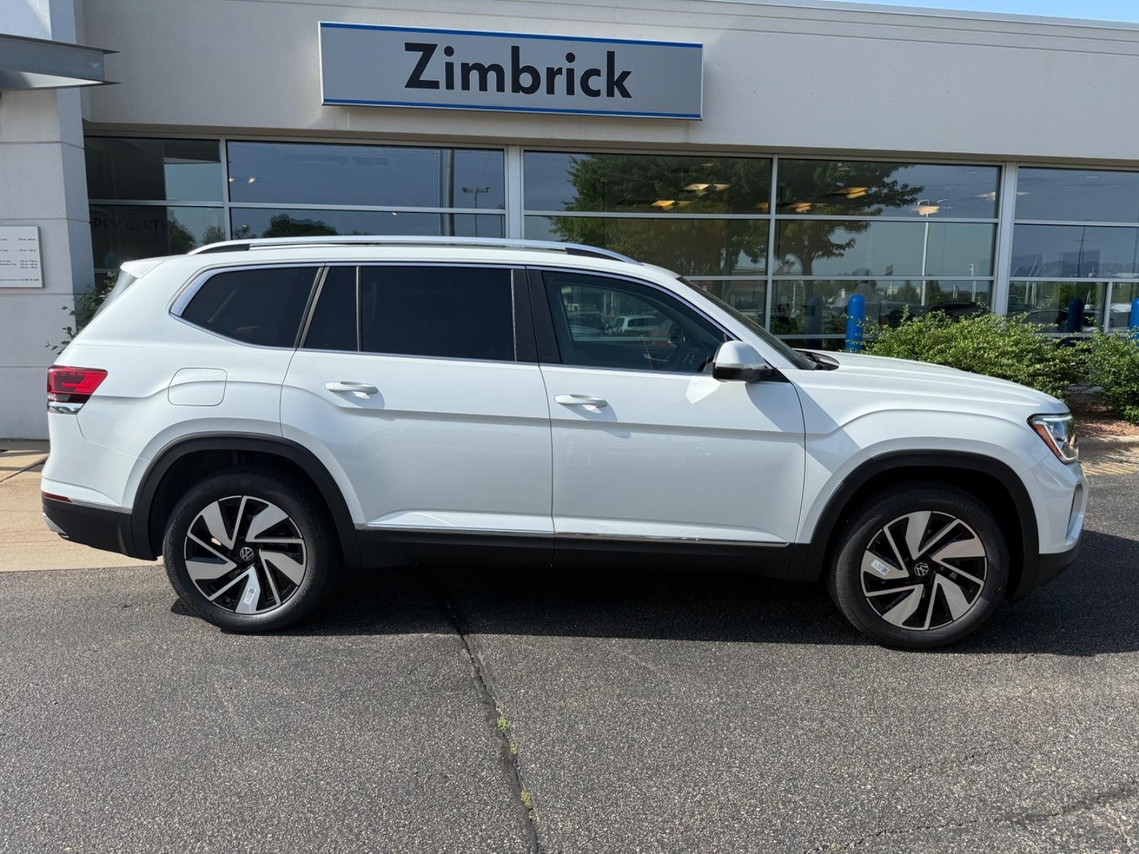 Volkswagen Atlas Vehicle Image 02