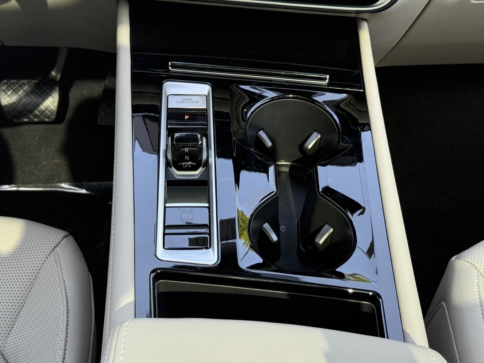 Volkswagen Atlas Vehicle Image 09
