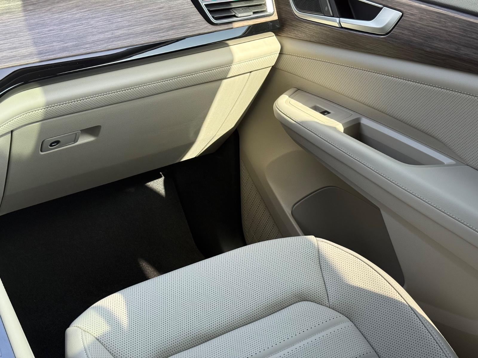 Volkswagen Atlas Vehicle Image 11